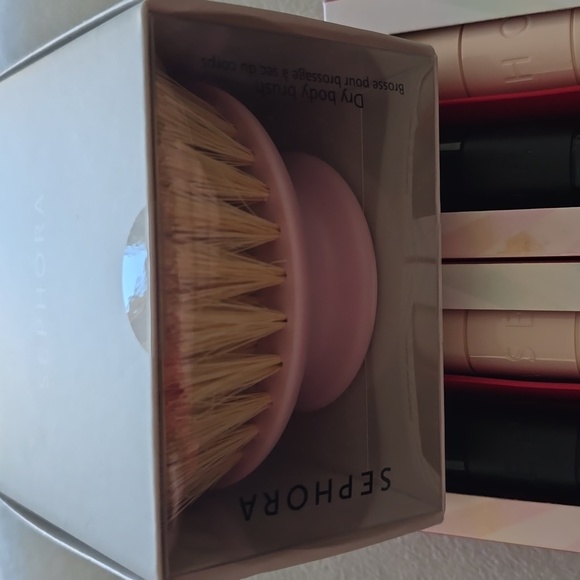 SEPHORA BUNDLE OF 4 LIPSTICKS AND 1 DRY BODY BRUSH - Picture 3 of 7